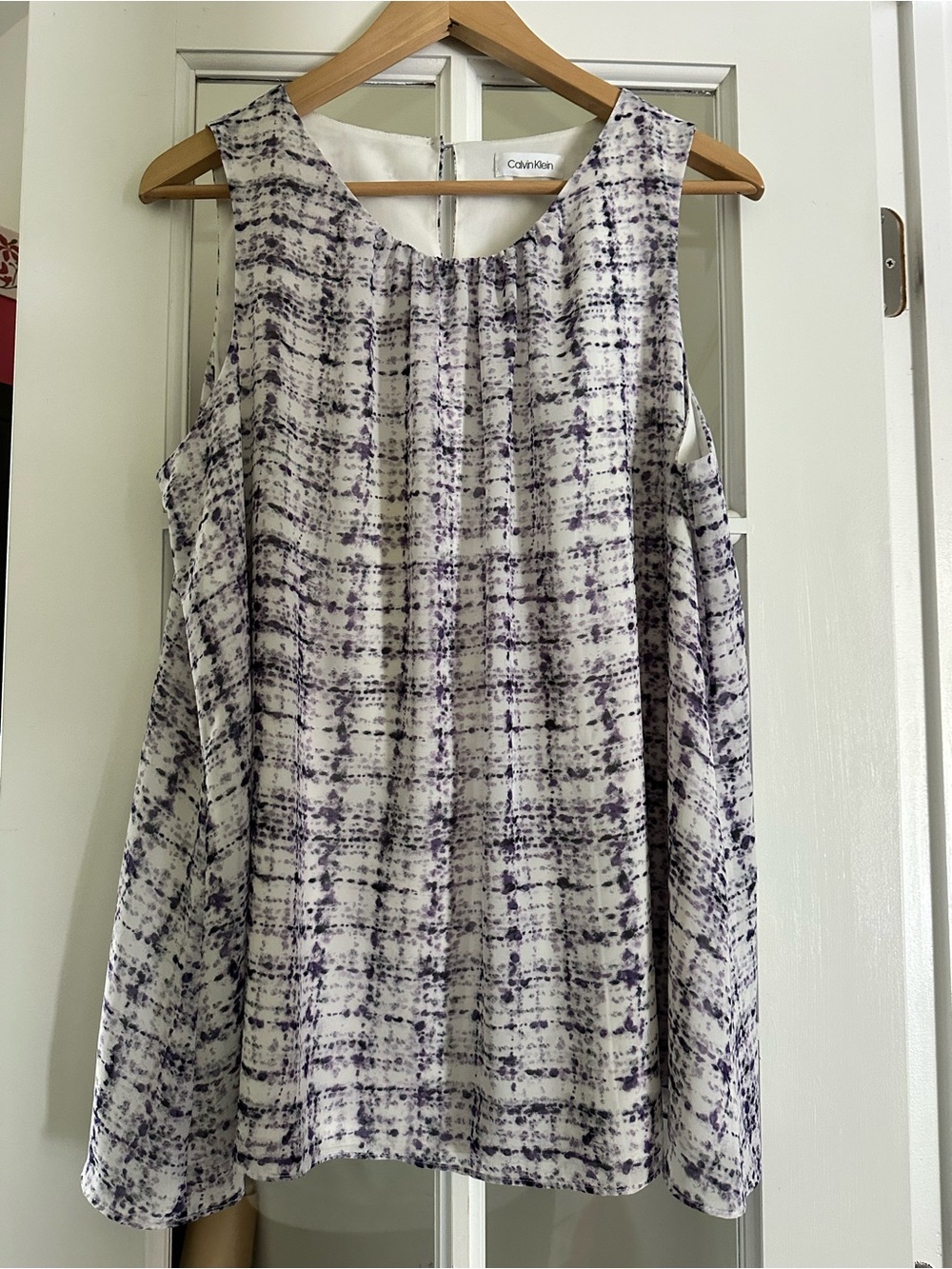 Calvin Klein White and Purple Patterned Sleeveless Blouse